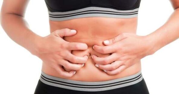 Dor no abdômen devido à presença de parasitas nos intestinos