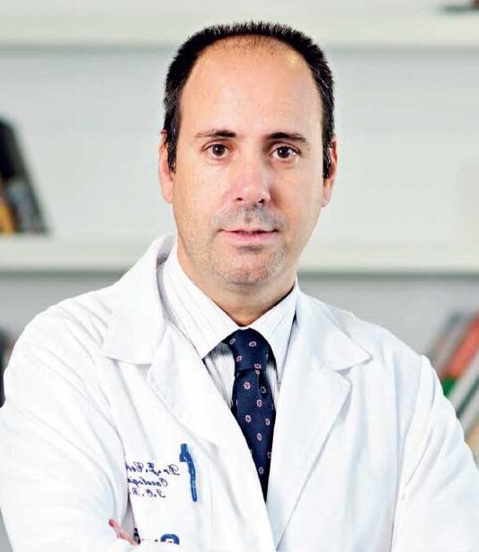 Médico infectologista-parasitologista Julio Carlos